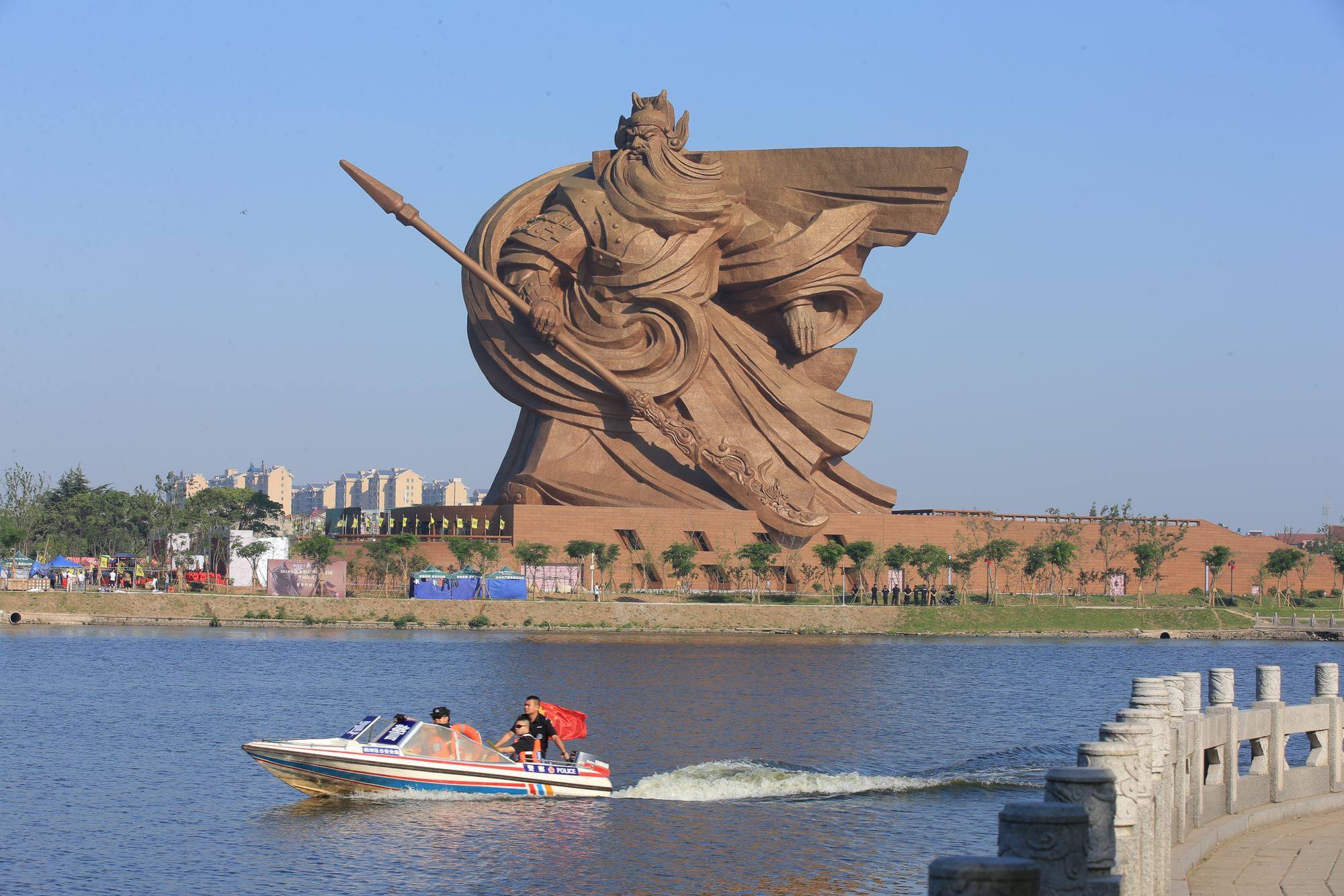 これは凄い！巨大な関羽像が荊州に現れる！実は二千年前から巨大像が 